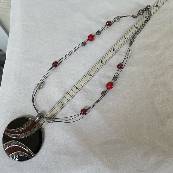 Large abstract black and red vibe infinity necklace - Picture 3 of 5